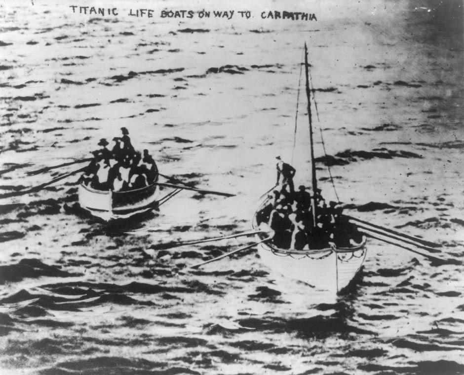 Záchranné člny Titanicu na ceste ku Carpathii 15.apríla 1912